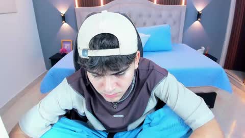 Tommy  online show from April 25, 4:37 am