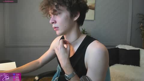 Snapshot of tommy_jamm chatting on March 4, 3:26 pm Tommy online show from March 4, 3:26 pm