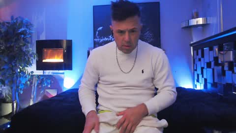 Snapshot of tommy_knuckles chatting on December 15, 10:07 am Tommy online show from December 15, 10:07 am