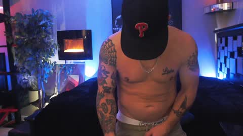 Snapshot of tommy_knuckles chatting on December 14, 11:56 pm Tommy online show from December 14, 11:56 pm