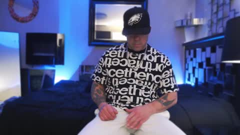 Snapshot of tommy_knuckles chatting on February 25, 8:41 pm Tommy online show from February 25, 8:41 pm