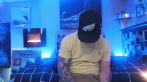 Snapshot of tommy_knuckles chatting on January 5, 12:42 am Tommy online show from January 5, 12:42 am