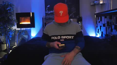 Snapshot of tommy_knuckles chatting on December 19, 8:24 am Tommy online show from December 19, 8:24 am