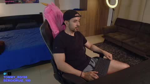 tommy_raym0ndg online show from April 22, 3:46 am