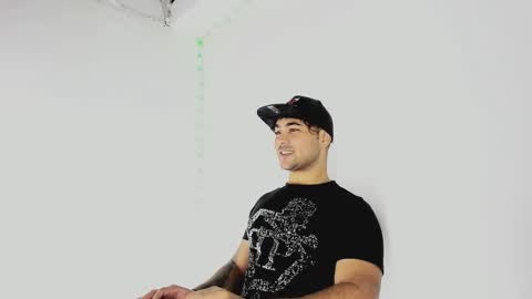 Snapshot of tommy_sccott chatting on September 26, 11:46 pm tommy_sccott online show from September 26, 11:46 pm