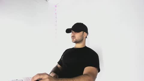 Snapshot of tommy_sccott chatting on October 2, 12:36 am tommy_sccott online show from October 2, 12:36 am