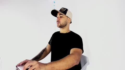 Snapshot of tommy_sccott chatting on September 9, 10:19 pm tommy_sccott online show from September 9, 10:19 pm