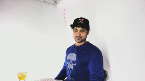 Snapshot of tommy_sccott chatting on September 30, 12:17 am tommy_sccott online show from September 30, 12:17 am