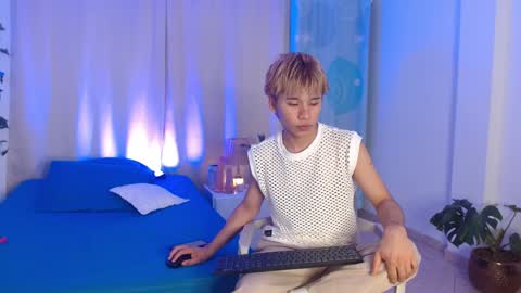 Snapshot of tommyfoxboy chatting on January 4, 1:10 pm Tommy Foxboy online show from January 4, 1:10 pm