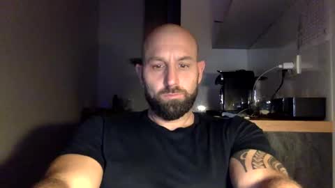 Snapshot of tommyx01 chatting on December 3, 10:51 pm Thomas Fit online show from December 3, 10:51 pm