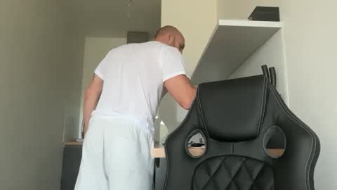 Snapshot of tommyx01 chatting on October 4, 9:14 am Thomas Fit online show from October 4, 9:14 am