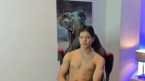 Snapshot of tony_petrov chatting on September 13, 8:15 am tony_petrov online show from September 13, 8:15 am