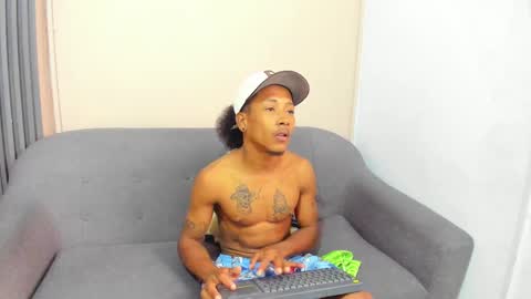 Snapshot of tony_travis chatting on October 17, 7:51 pm TONY online show from October 17, 7:51 pm