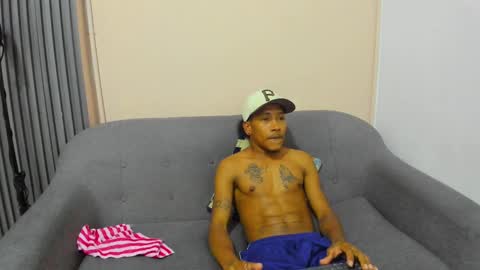 Snapshot of tony_travis chatting on October 15, 10:39 pm TONY online show from October 15, 10:39 pm