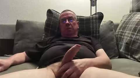 Snapshot of tonyhandjob chatting on October 15, 7:10 pm tonyhandjob online show from October 15, 7:10 pm