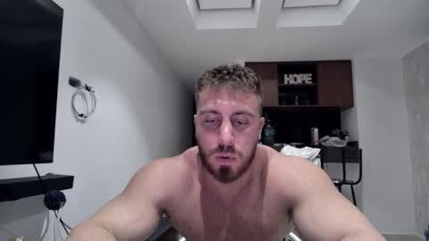 Snapshot of toro_arrapato chatting on February 19, 5:05 am toro_arrapato online show from February 19, 5:05 am