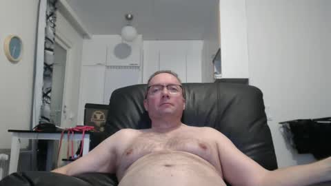 Snapshot of tosimies69 chatting on January 18, 4:31 pm tosimies69 online show from January 18, 4:31 pm