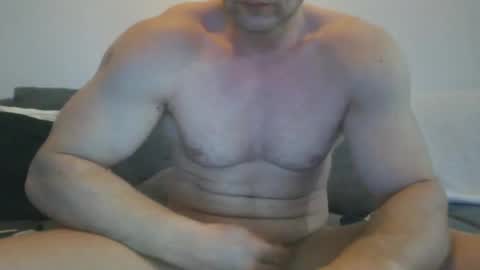 Snapshot of toyy_boy chatting on February 15, 6:33 am Tim online show from February 15, 6:33 am