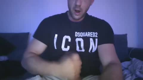 Snapshot of toyy_boy chatting on December 18, 6:14 pm Tim online show from December 18, 6:14 pm