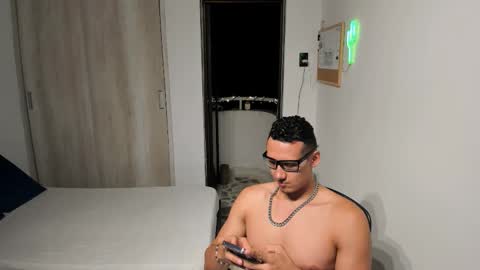 travis bakerr online show from February 17, 1:26 am