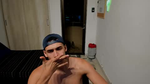travis bakerr online show from June 8, 1:28 am