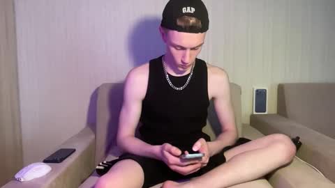 Travis online show from May 3, 9:56 am
