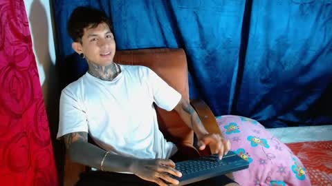 Snapshot of travistanner28 chatting on February 11, 9:14 pm TRAV - INDEPENDENT MODEL online show from February 11, 9:14 pm