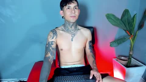 Snapshot of travistanner28 chatting on March 12, 9:35 pm TRAV - INDEPENDENT MODEL online show from March 12, 9:35 pm