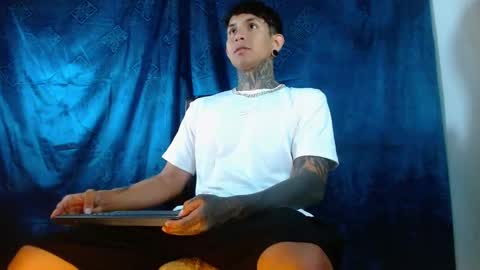 Snapshot of travistanner28 chatting on February 4, 3:11 am TRAV - INDEPENDENT MODEL online show from February 4, 3:11 am