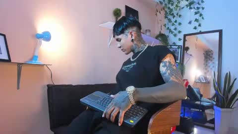 Snapshot of travistanner28 chatting on January 27, 4:20 am TRAV - INDEPENDENT MODEL online show from January 27, 4:20 am