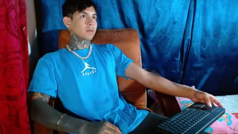 Snapshot of travistanner28 chatting on February 7, 8:31 pm TRAV - INDEPENDENT MODEL online show from February 7, 8:31 pm