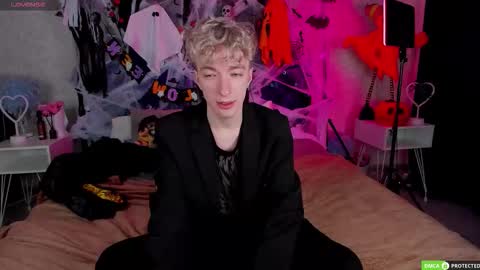 TrevorBenson online show from October 31, 3:30 am