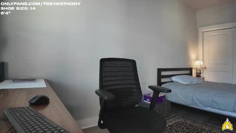Snapshot of treyanthony chatting on October 17, 1:59 pm decentanthony online show from October 17, 1:59 pm