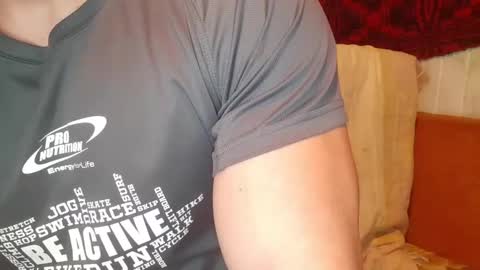 Snapshot of troncq chatting on February 9, 1:46 pm Troncq online show from February 9, 1:46 pm