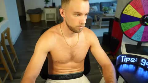Snapshot of troy_greenxo chatting on September 27, 10:40 pm Troy Green online show from September 27, 10:40 pm