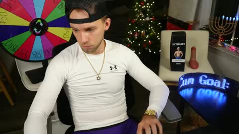 Snapshot of troy_greenxo chatting on December 29, 3:54 am Troy Green online show from December 29, 3:54 am