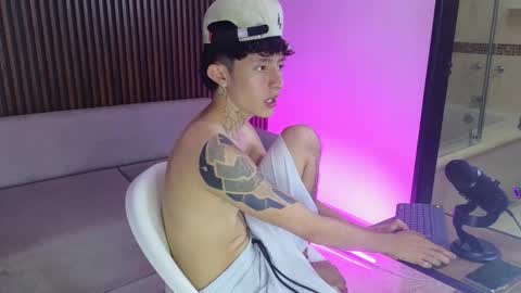 Snapshot of troy_rouge chatting on September 13, 9:16 pm Troy online show from September 13, 9:16 pm