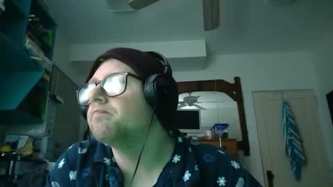 Snapshot of true_manofworth chatting on December 3, 6:03 am HandicappedLaugher online show from December 3, 6:03 am