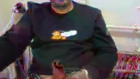 Snapshot of turkishdaddy34 chatting on February 12, 5:37 pm turkishdaddy34 online show from February 12, 5:37 pm