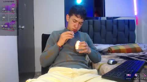 Snapshot of twink_daren chatting on February 26, 7:14 pm Mr Daren online show from February 26, 7:14 pm