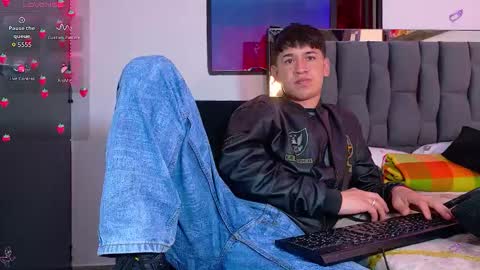 Snapshot of twink_daren chatting on September 17, 7:15 pm Mr Daren online show from September 17, 7:15 pm