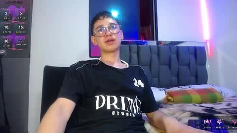 Snapshot of twink_daren chatting on February 18, 6:17 pm Mr Daren online show from February 18, 6:17 pm