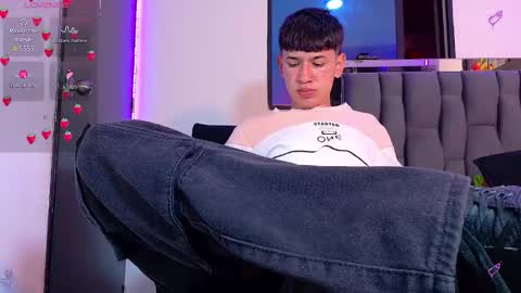 Snapshot of twink_daren chatting on September 11, 5:01 pm Mr Daren online show from September 11, 5:01 pm