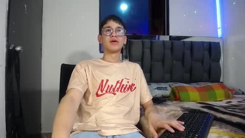 Snapshot of twink_daren chatting on January 31, 6:03 pm Mr Daren online show from January 31, 6:03 pm