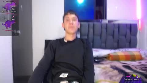 Snapshot of twink_daren chatting on February 25, 6:42 pm Mr Daren online show from February 25, 6:42 pm