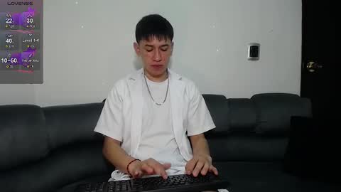 Snapshot of twink_daren chatting on March 9, 5:28 pm Mr Daren online show from March 9, 5:28 pm