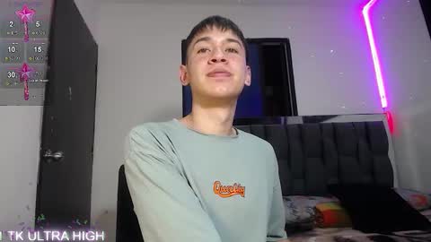Snapshot of twink_daren chatting on March 11, 5:57 pm Mr Daren online show from March 11, 5:57 pm