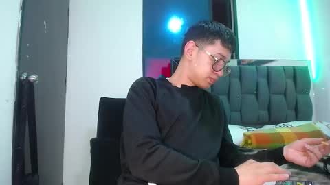 Snapshot of twink_daren chatting on February 19, 5:27 pm Mr Daren online show from February 19, 5:27 pm