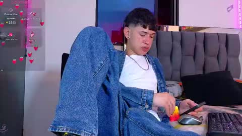 Snapshot of twink_daren chatting on September 13, 5:36 pm Mr Daren online show from September 13, 5:36 pm