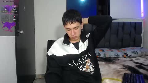 Snapshot of twink_daren chatting on March 4, 6:29 pm Mr Daren online show from March 4, 6:29 pm